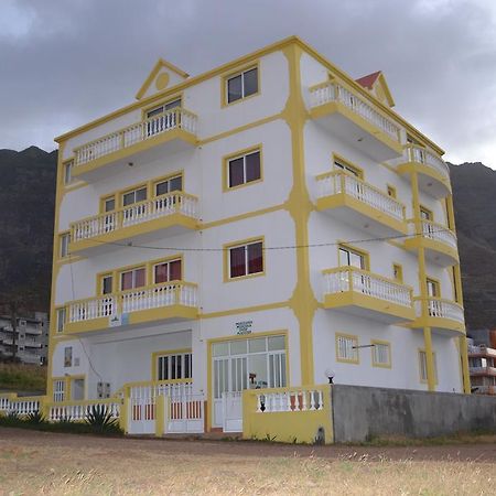 Residencial Trilhas & Montanhas Bed & Breakfast Ponta Do Sol Exterior photo